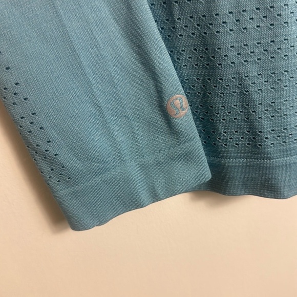 Lululemon Breeze By Short Sleeve Top Blue Teal - Picture 2 of 6